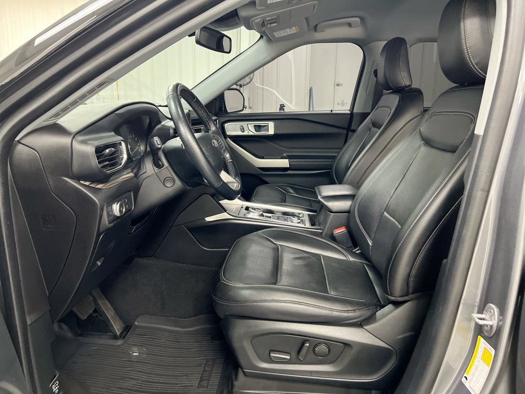 Used 2022 Ford Explorer Limited w/ Equipment Group 301A AWD/4WD image 20