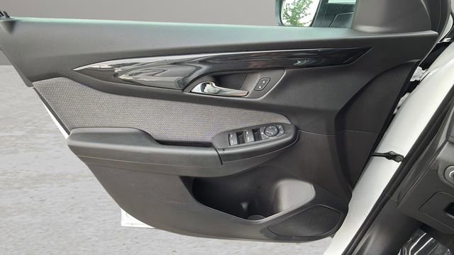 Used 2025 Chevrolet TrailBlazer LT AWD/4WD image 31