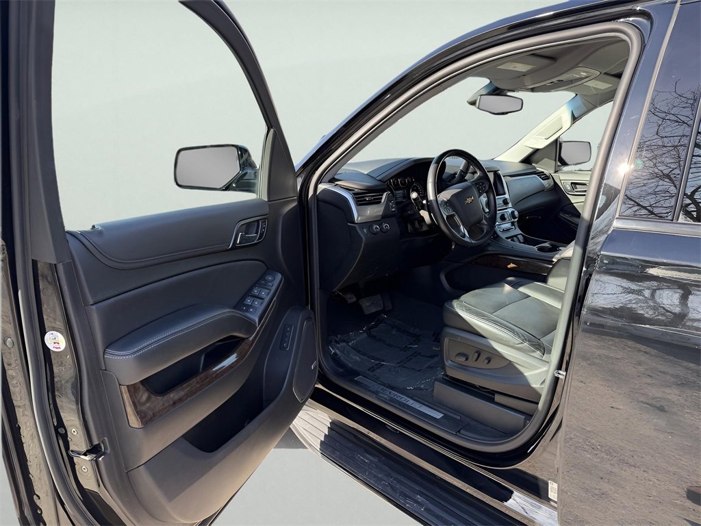 Used 2019 Chevrolet Tahoe LT w/ RST Edition image 16