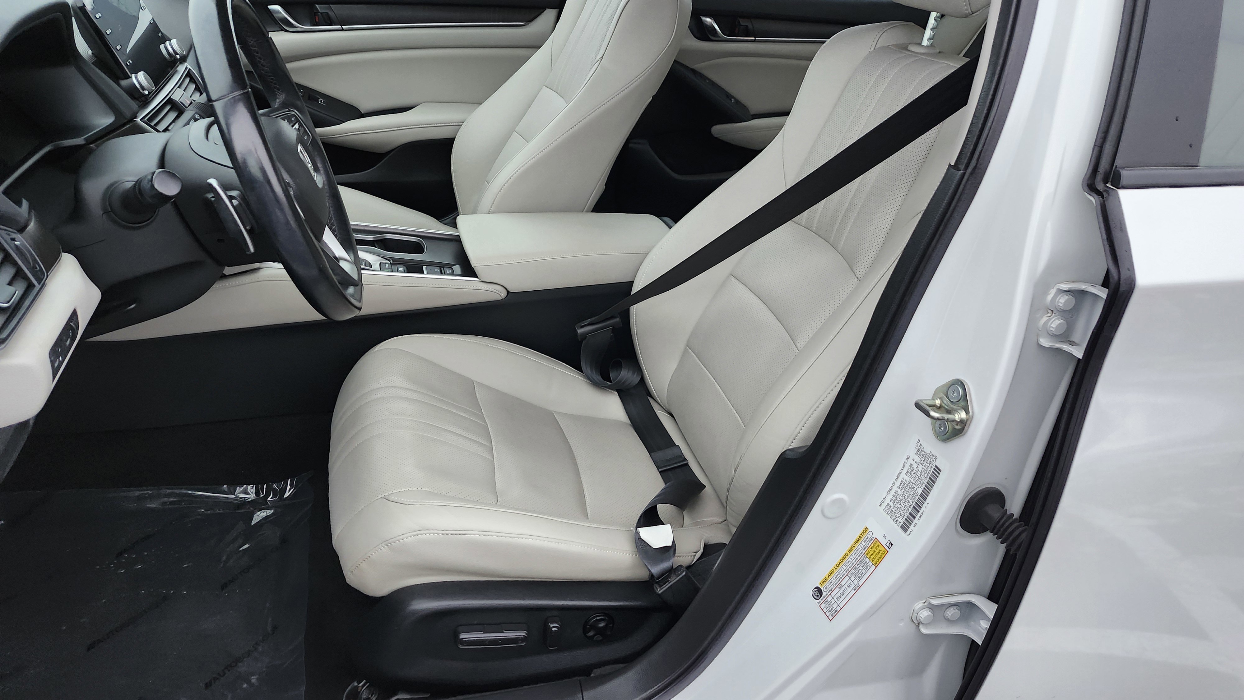 Used 2020 Honda Accord Touring image 27