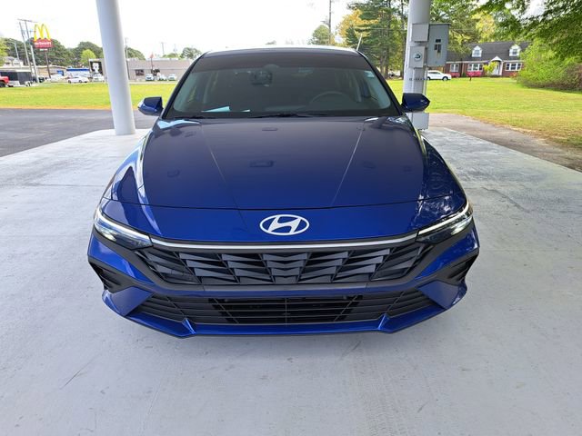 Used 2025 Hyundai Elantra Blue image 2