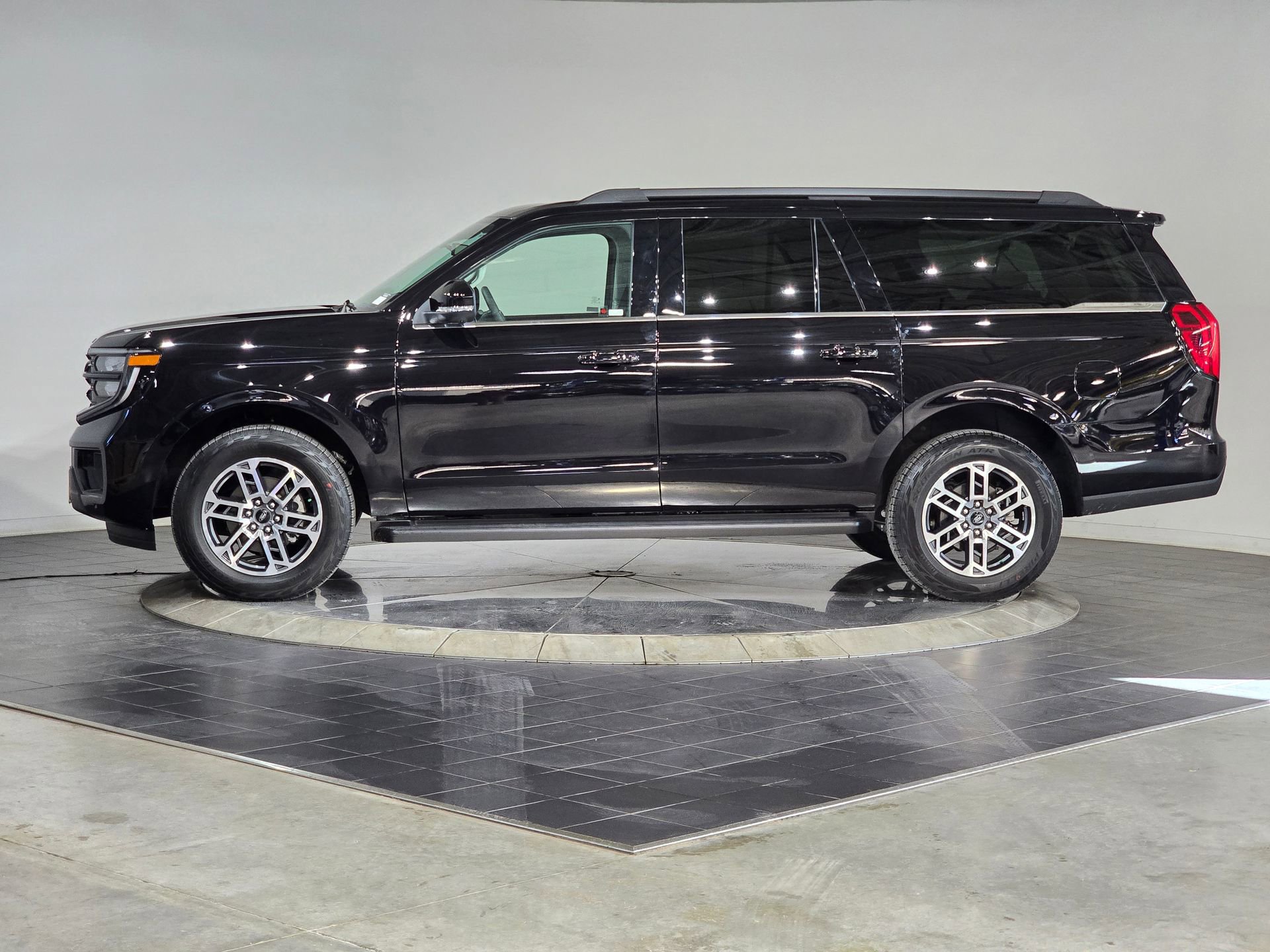 New 2025 Ford Expedition Max Active image 8