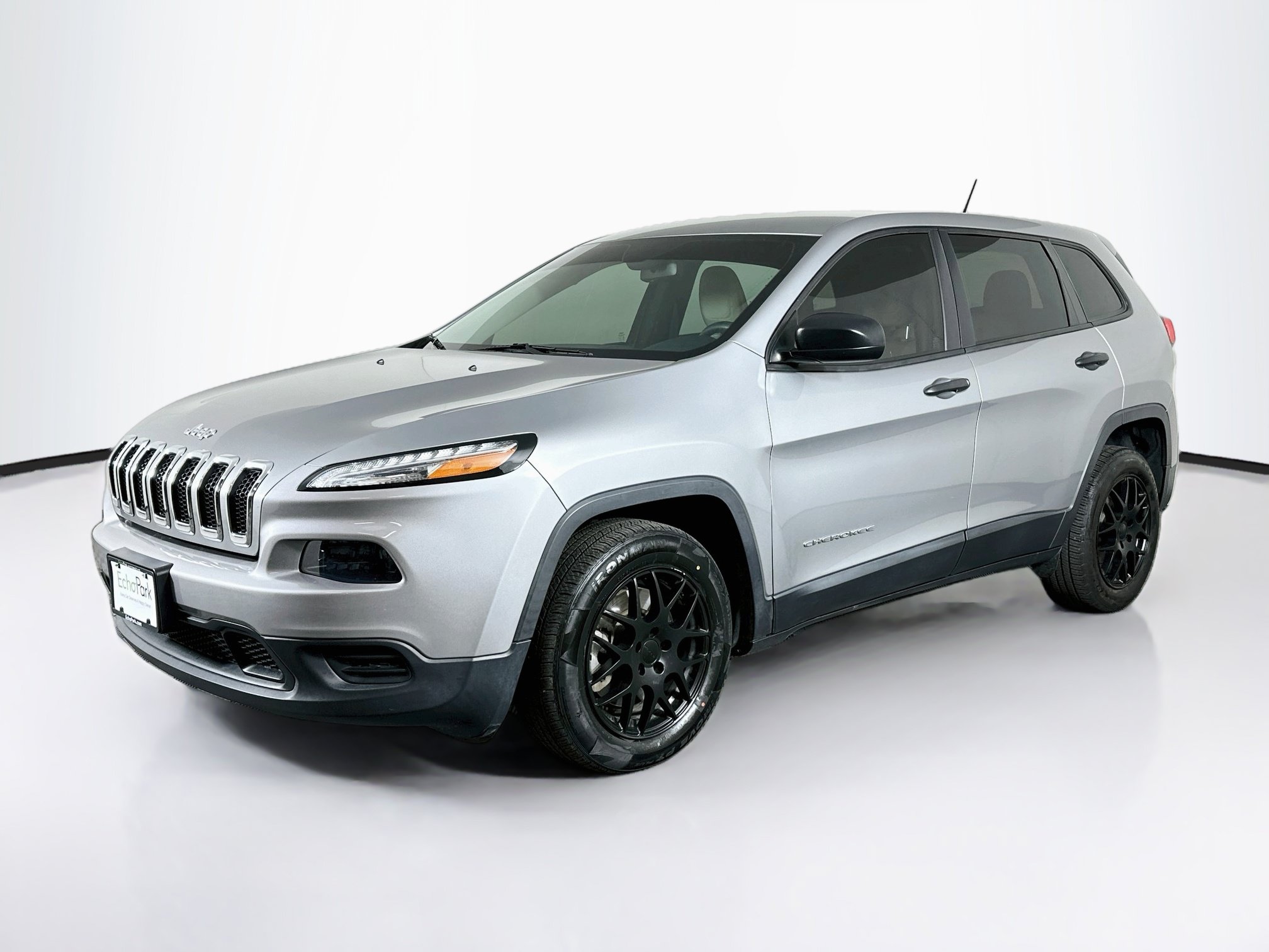 Used 2015 Jeep Cherokee Sport FWD image 3