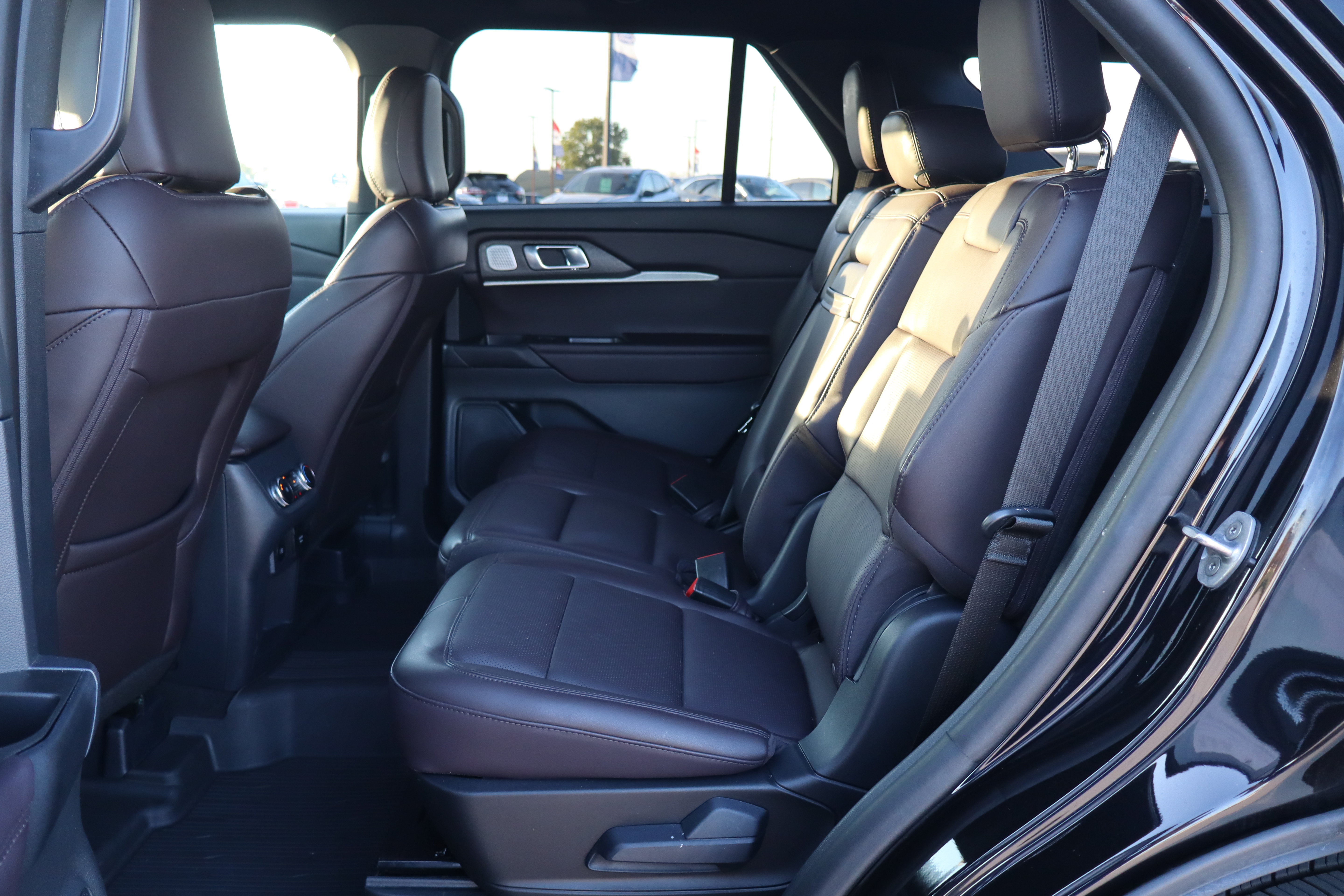 Used 2026 Ford Explorer Platinum AWD/4WD image 10