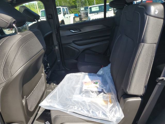 New 2025 Jeep Grand Cherokee L Laredo w/ Luxury Tech Group I image 16