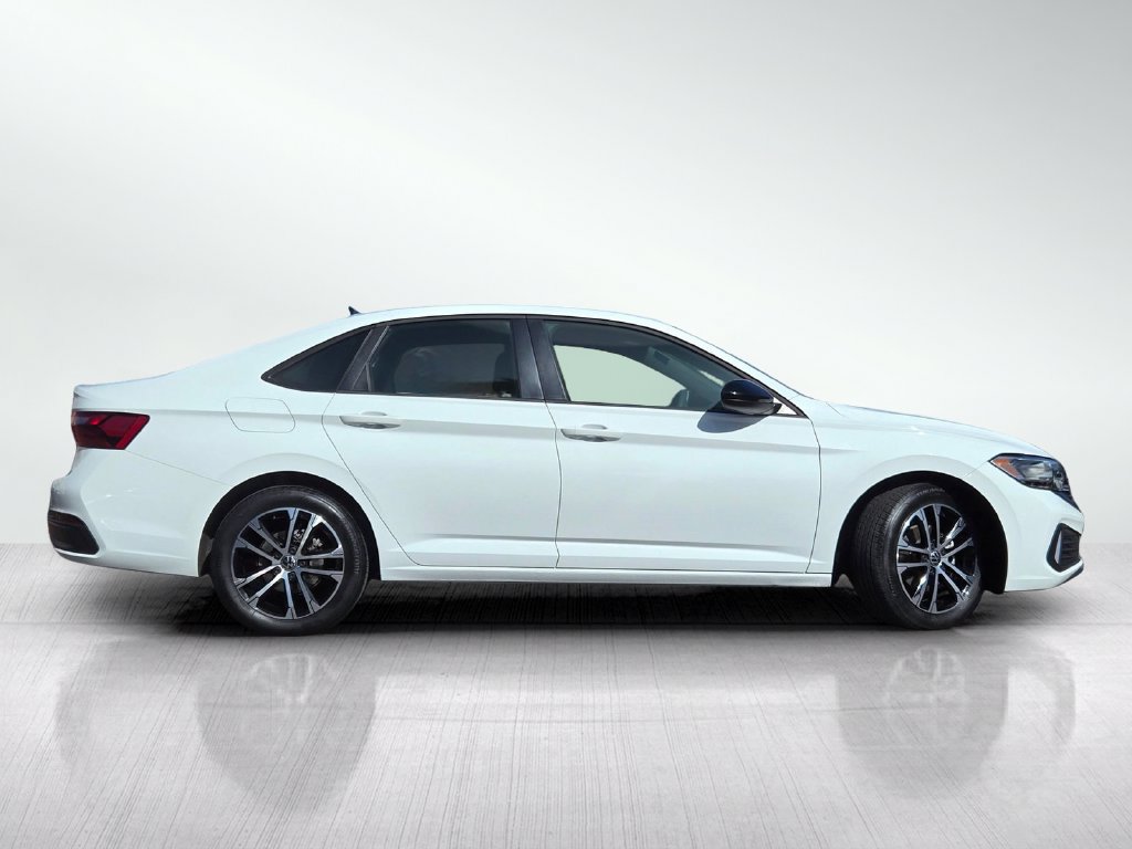 Used 2022 Volkswagen Jetta Sport FWD image 4