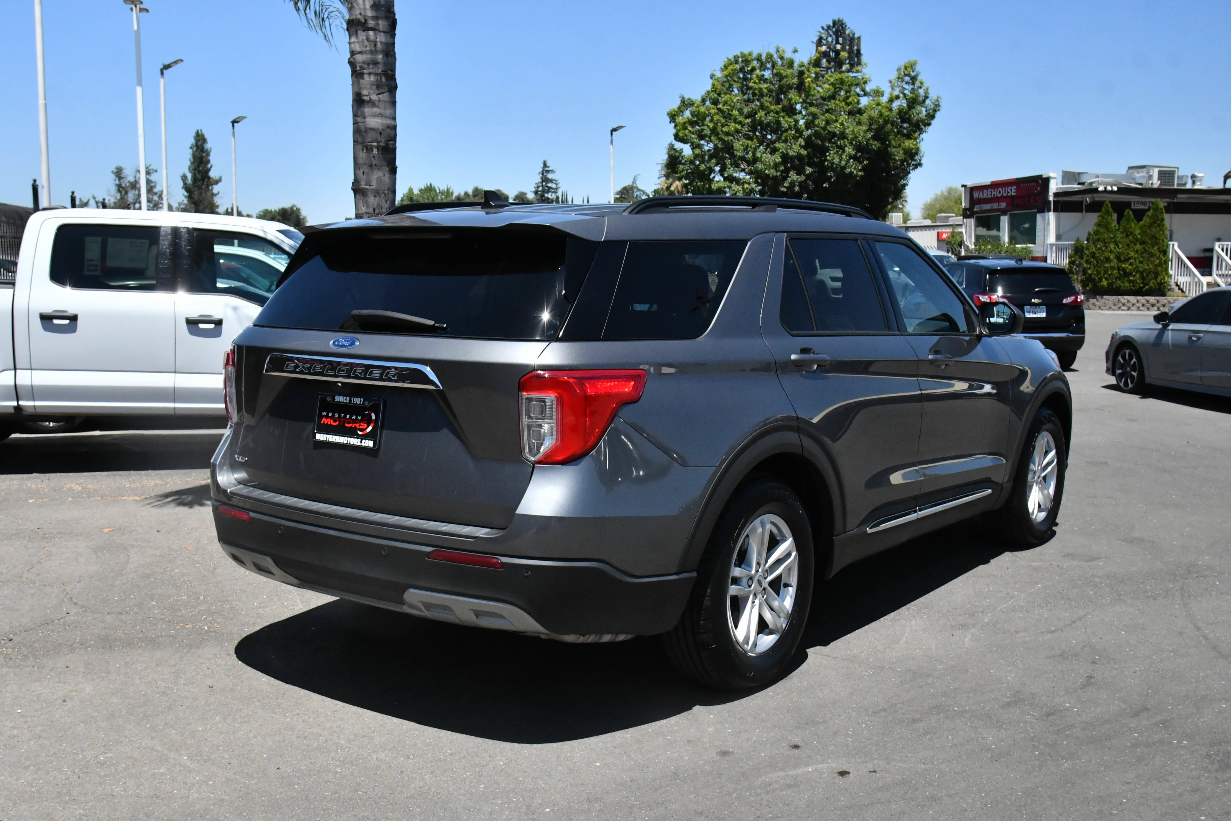 Used 2023 Ford Explorer XLT w/ Equipment Group 202A RWD image 8