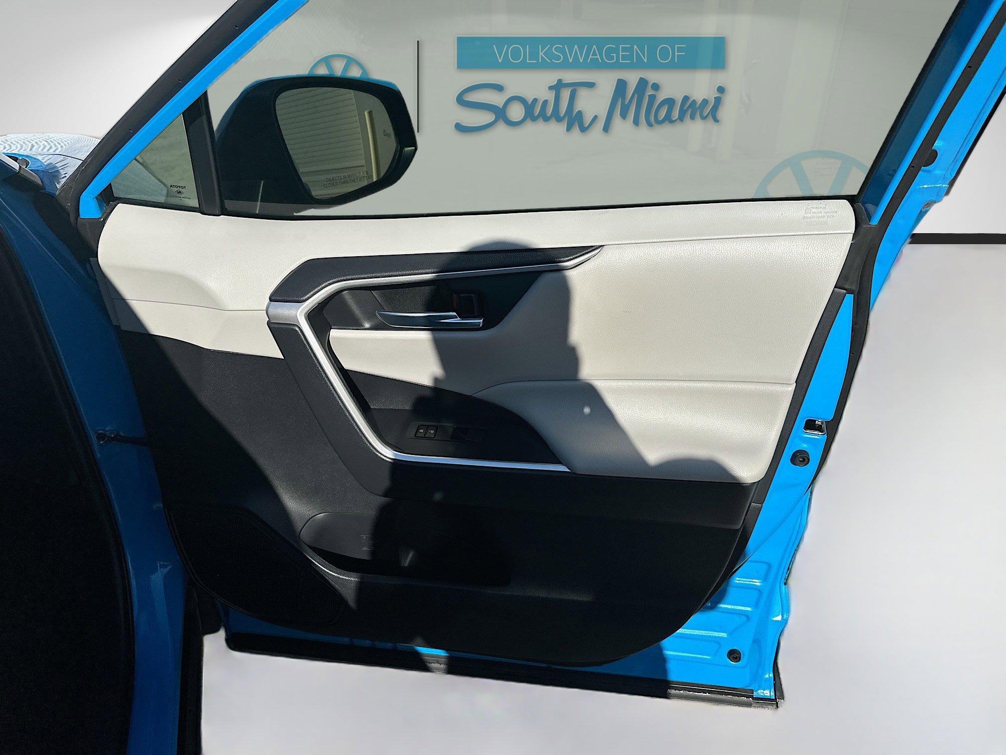 Used 2020 Toyota RAV4 XLE image 33