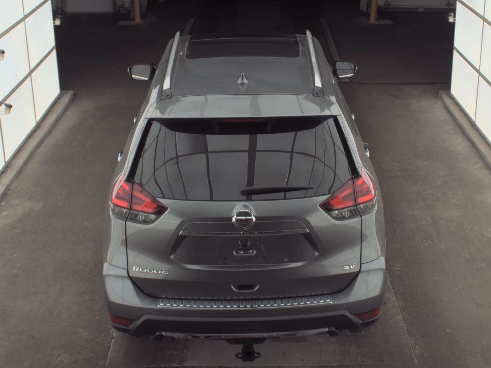 Used 2018 Nissan Rogue SV w/ Sun & Sound Touring Package image 4