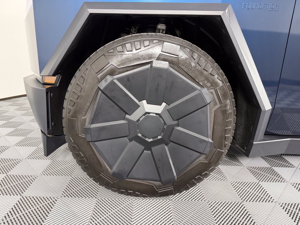 Used 2024 Tesla Cybertruck Cyberbeast AWD/4WD image 15