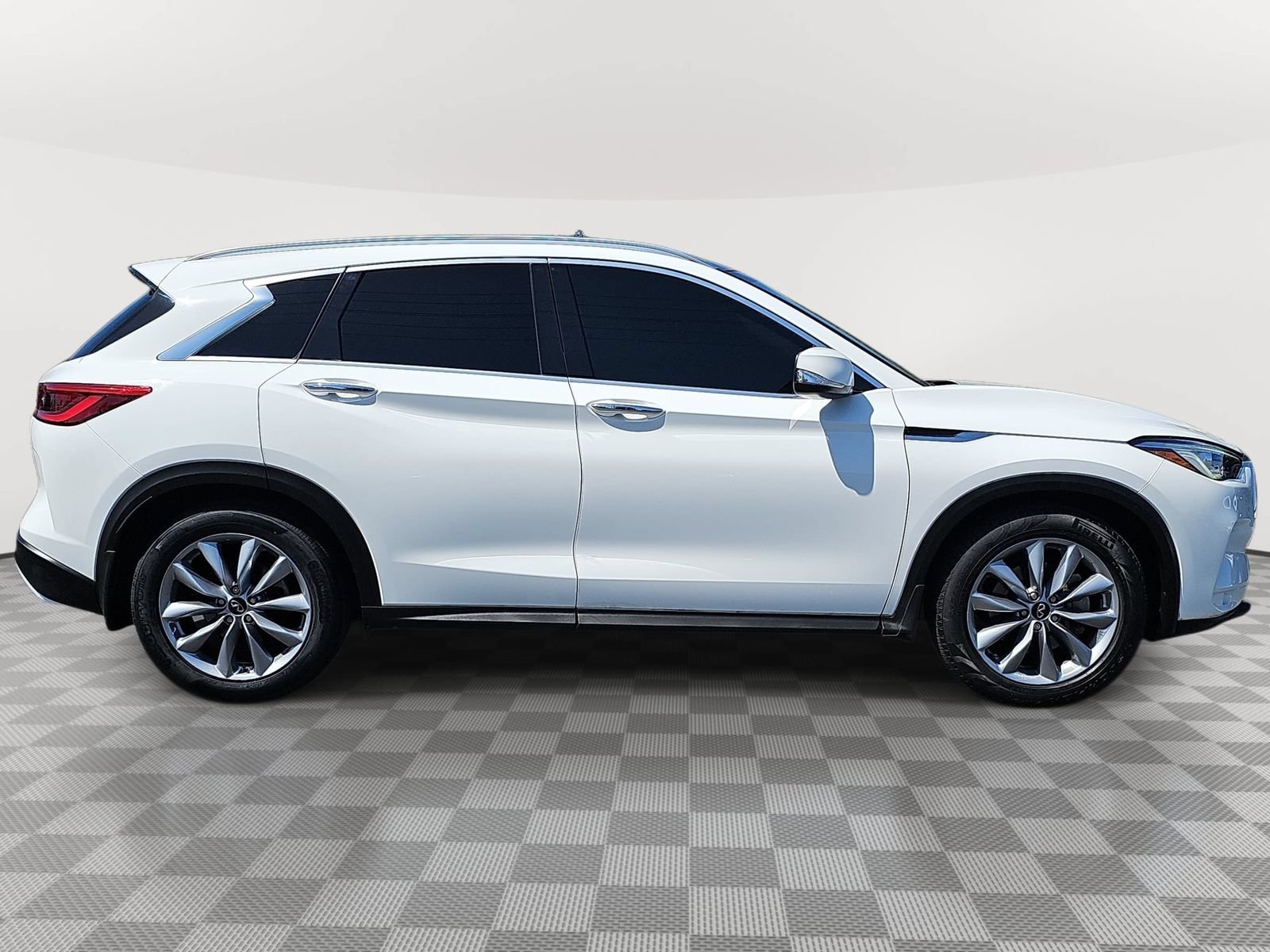 Used 2021 INFINITI QX50 Luxe FWD image 4