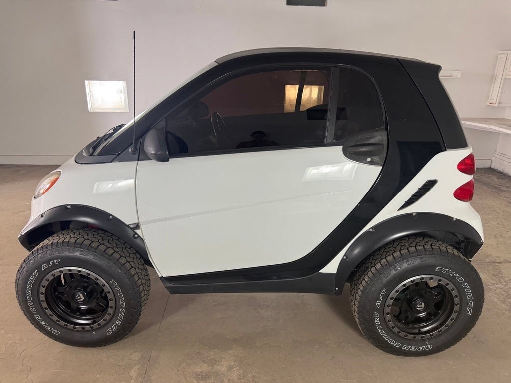 Used 2014 smart fortwo pure RWD image 2