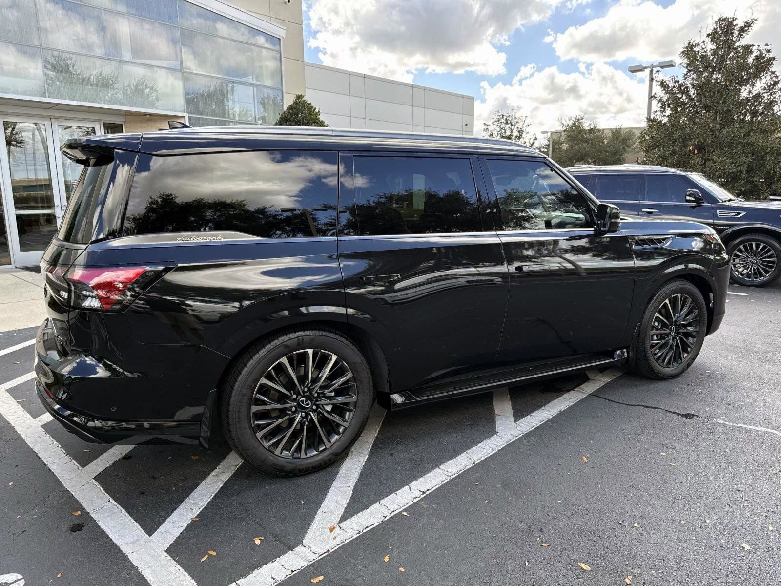 New 2026 INFINITI QX80 Autograph w/ Premium Cargo Package image 2
