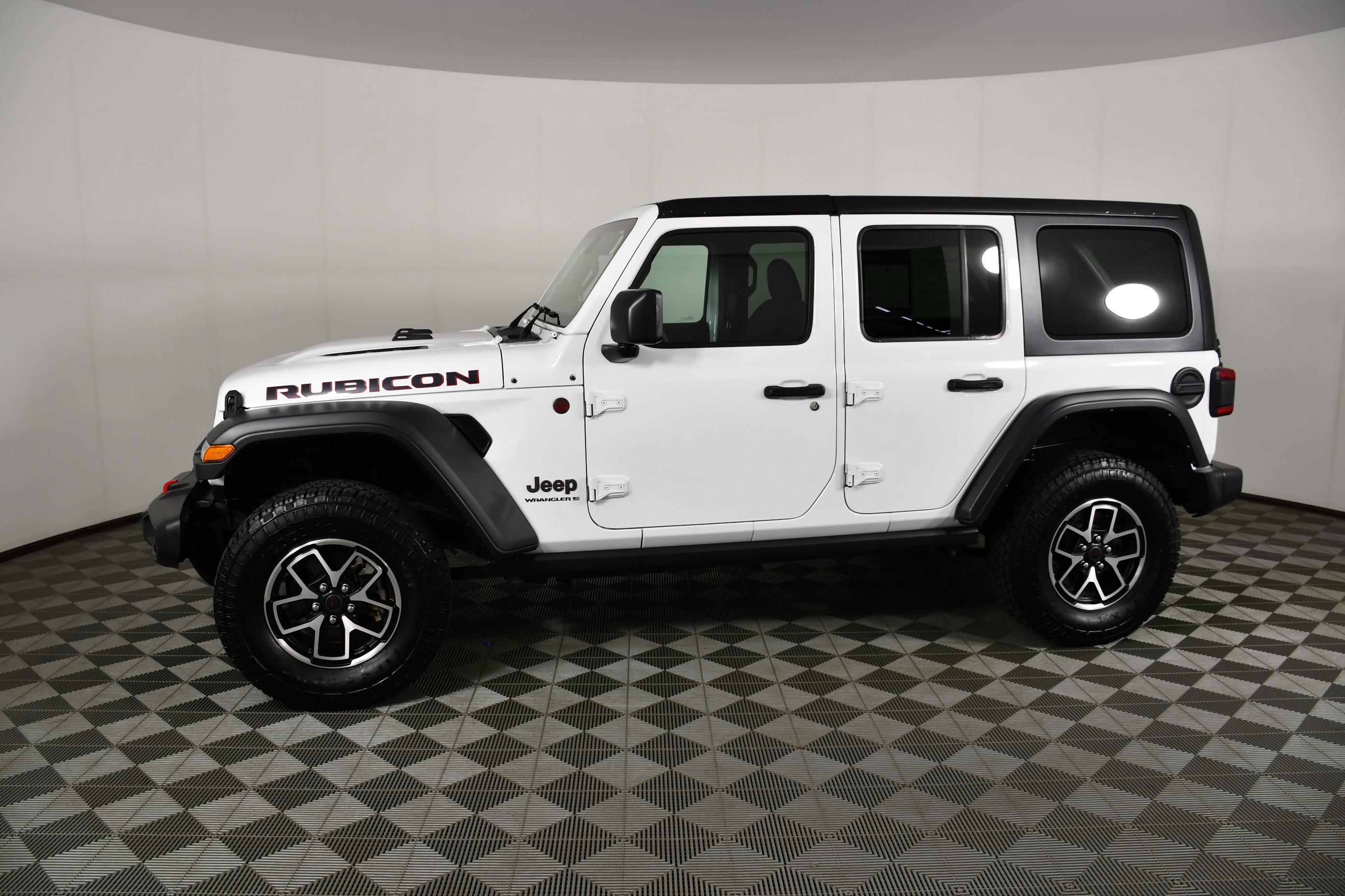 Used 2024 Jeep Wrangler Unlimited Rubicon AWD/4WD image 9