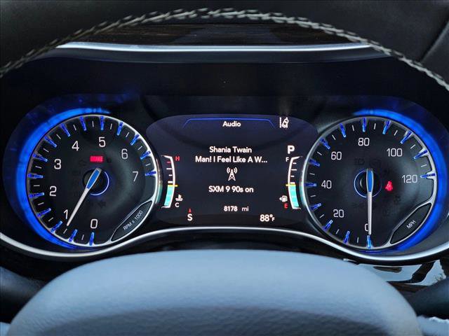 Used 2023 Chrysler Pacifica Limited image 11