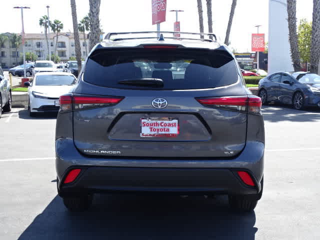 Used 2023 Toyota Highlander XLE FWD image 14