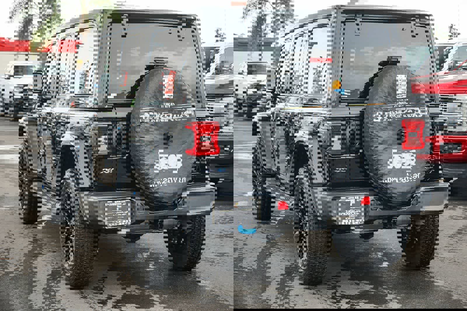 Used 2023 Jeep Wrangler Sahara image 6