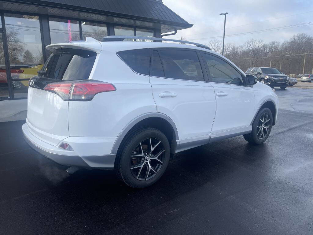 Used 2018 Toyota RAV4 SE image 5