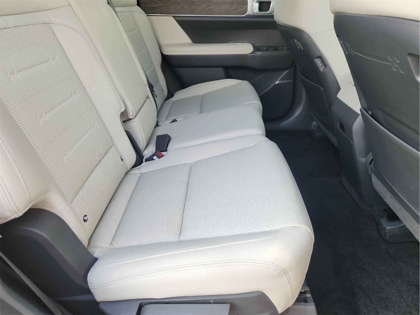 Used 2024 Hyundai Santa Fe Limited FWD image 33