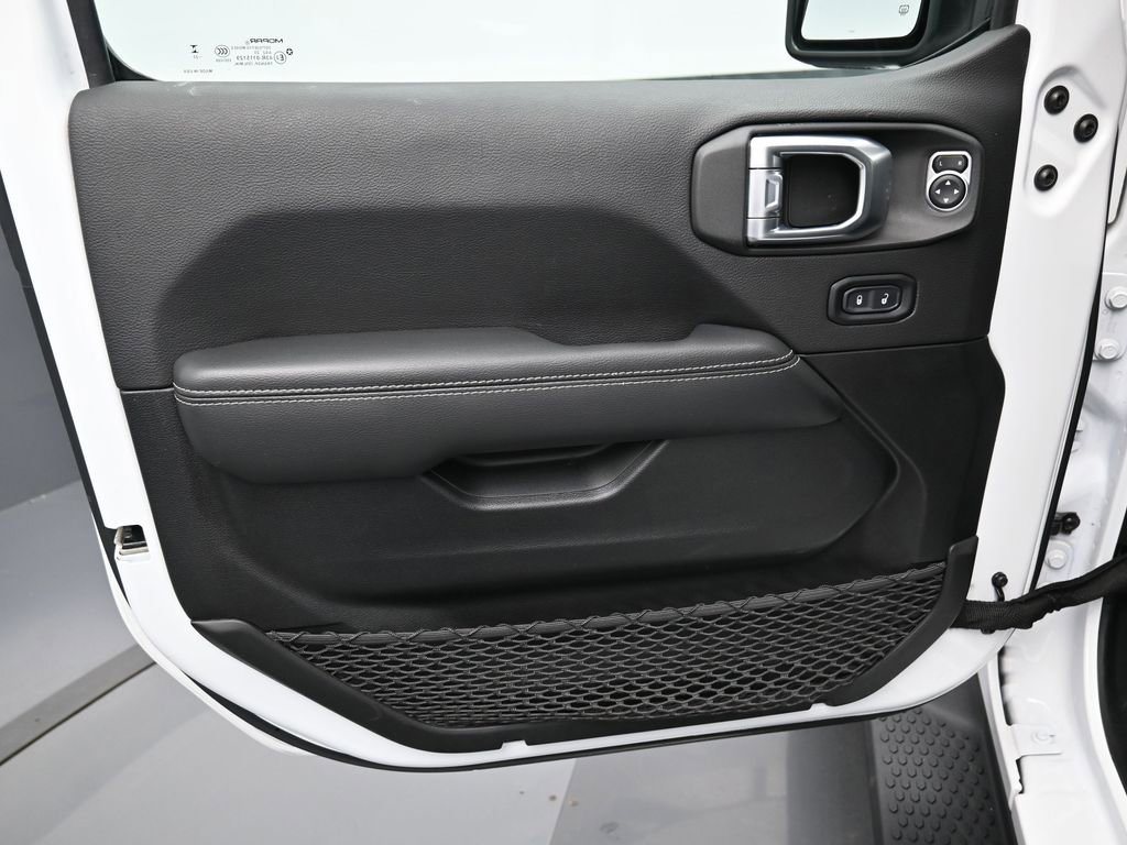 Used 2022 Jeep Wrangler Unlimited Sahara w/ Cold Weather Group image 10