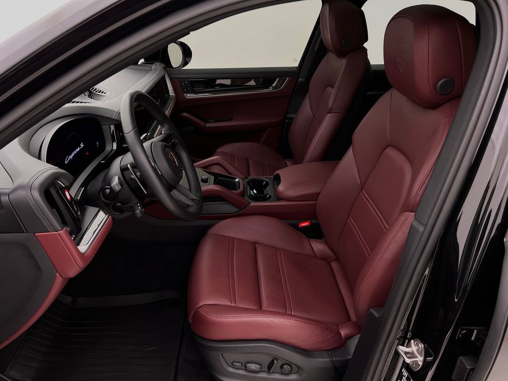 Used 2024 Porsche Cayenne S image 11