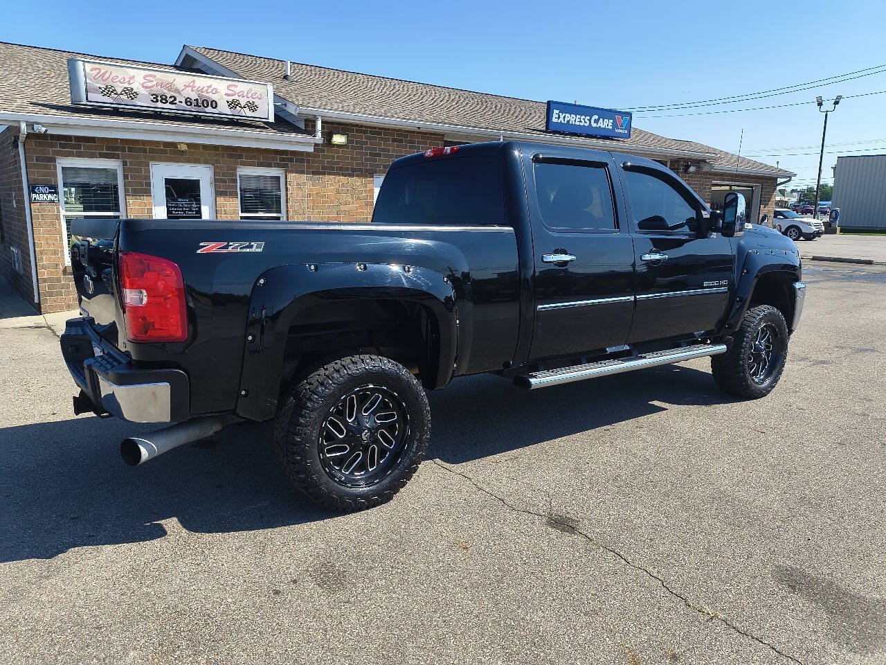 Used 2014 Chevrolet Silverado 2500 LT w/ Custom Sport Truck Package AWD/4WD image 4