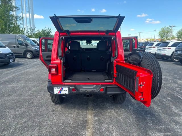 Used 2025 Jeep Wrangler Unlimited Sahara w/ Safety Group AWD/4WD image 34