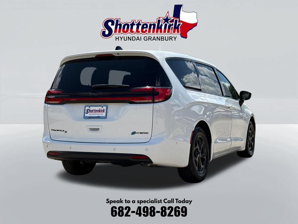 Used 2024 Chrysler Pacifica Limited FWD image 6