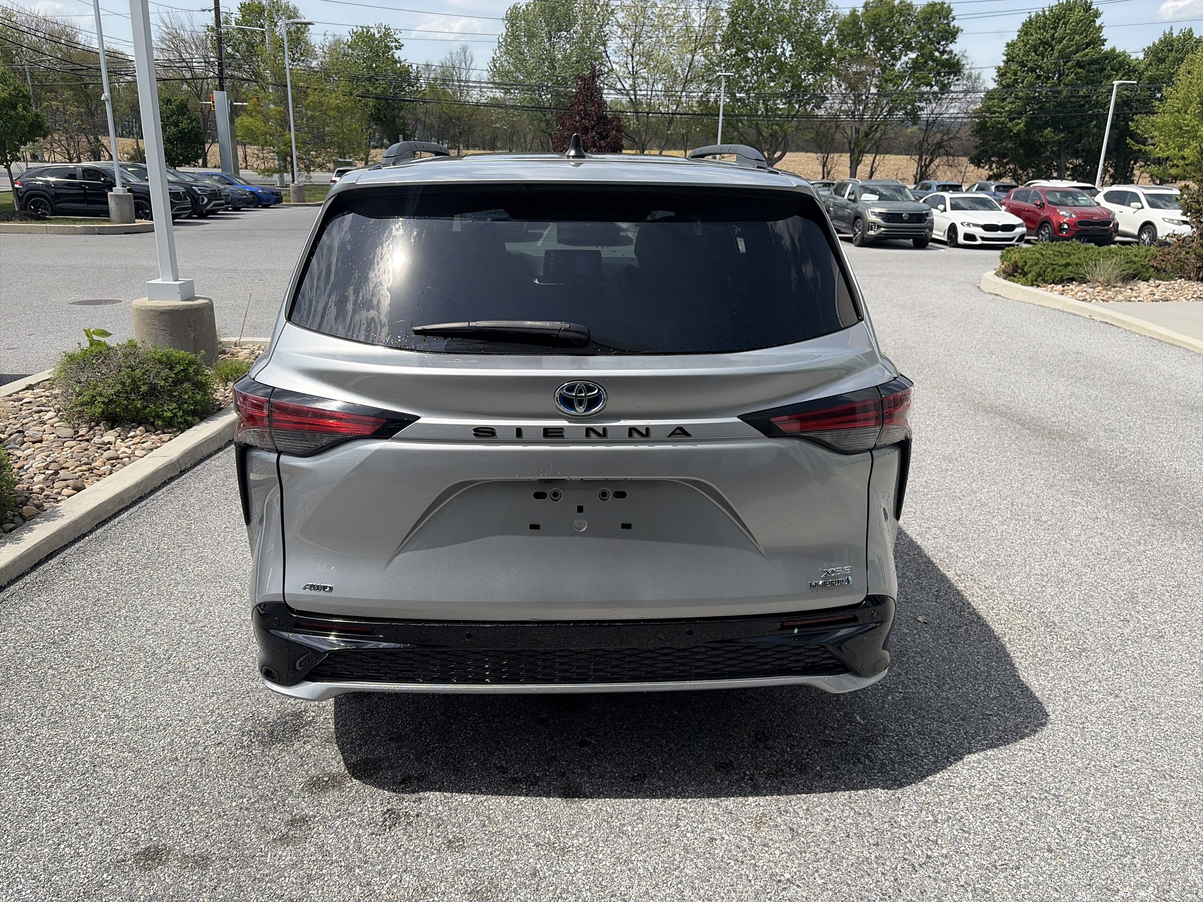 Used 2022 Toyota Sienna XSE AWD/4WD image 6