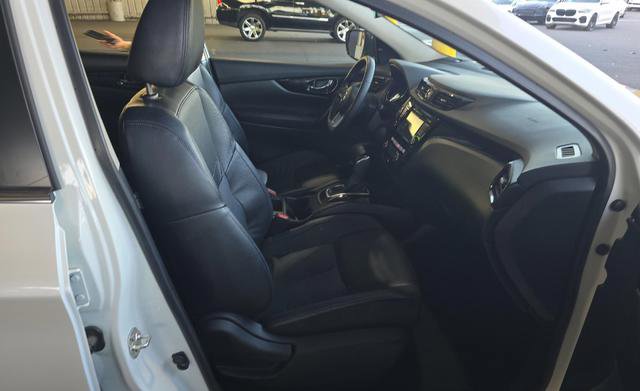 Used 2022 Nissan Rogue Sport SL image 6