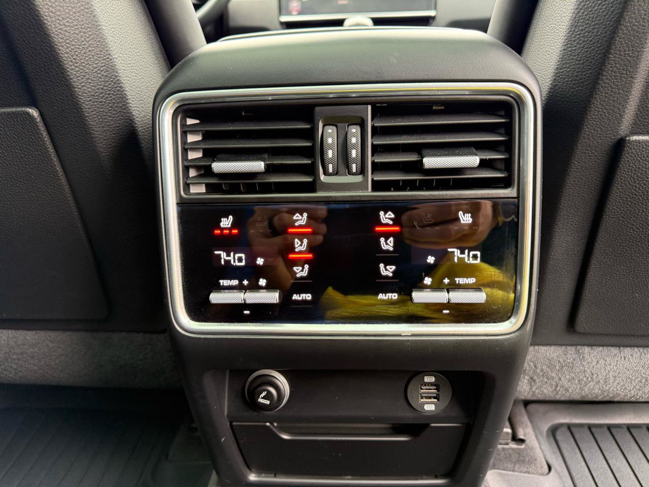 Used 2019 Porsche Cayenne E-Hybrid AWD/4WD image 24