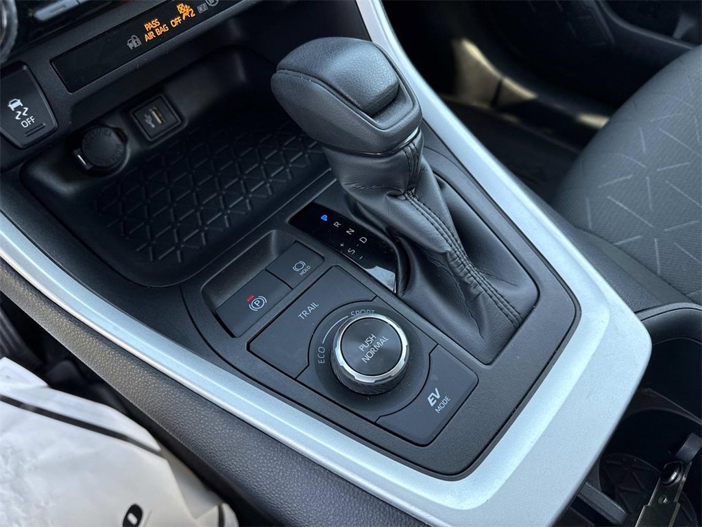 Used 2025 Toyota RAV4 XLE image 22