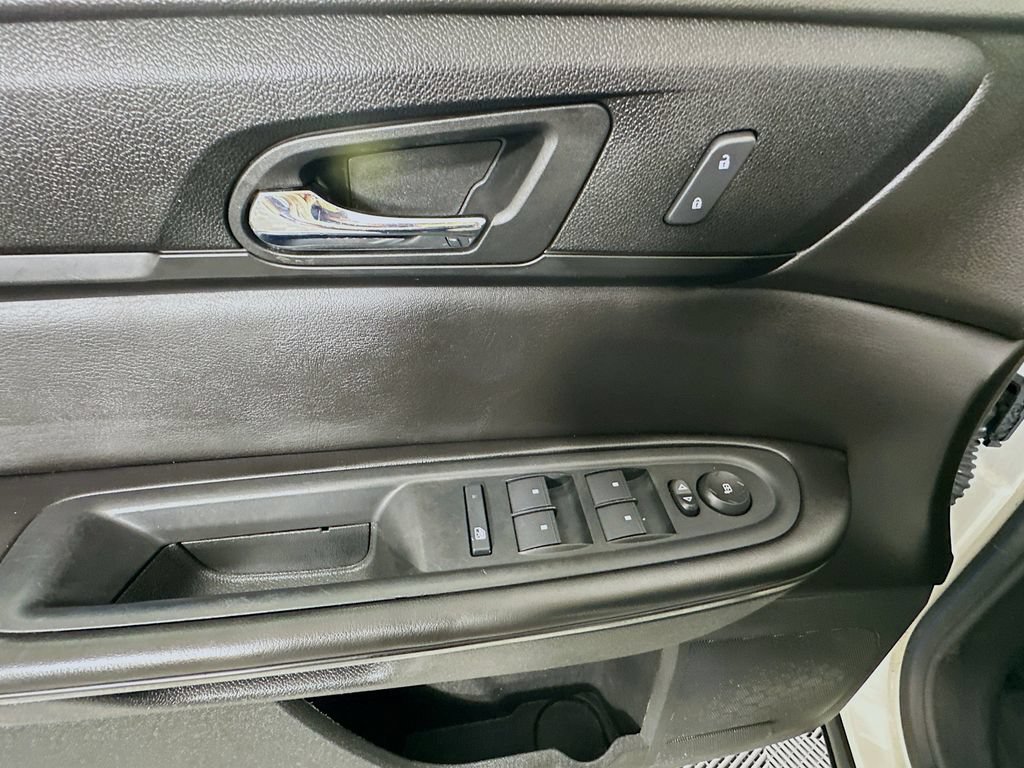 Used 2015 GMC Acadia SLE FWD image 23