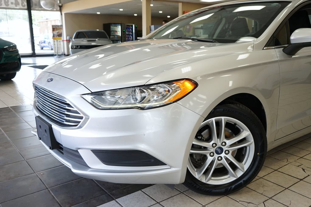 Used 2018 Ford Fusion SE w/ Fusion SE Technology Package FWD image 22