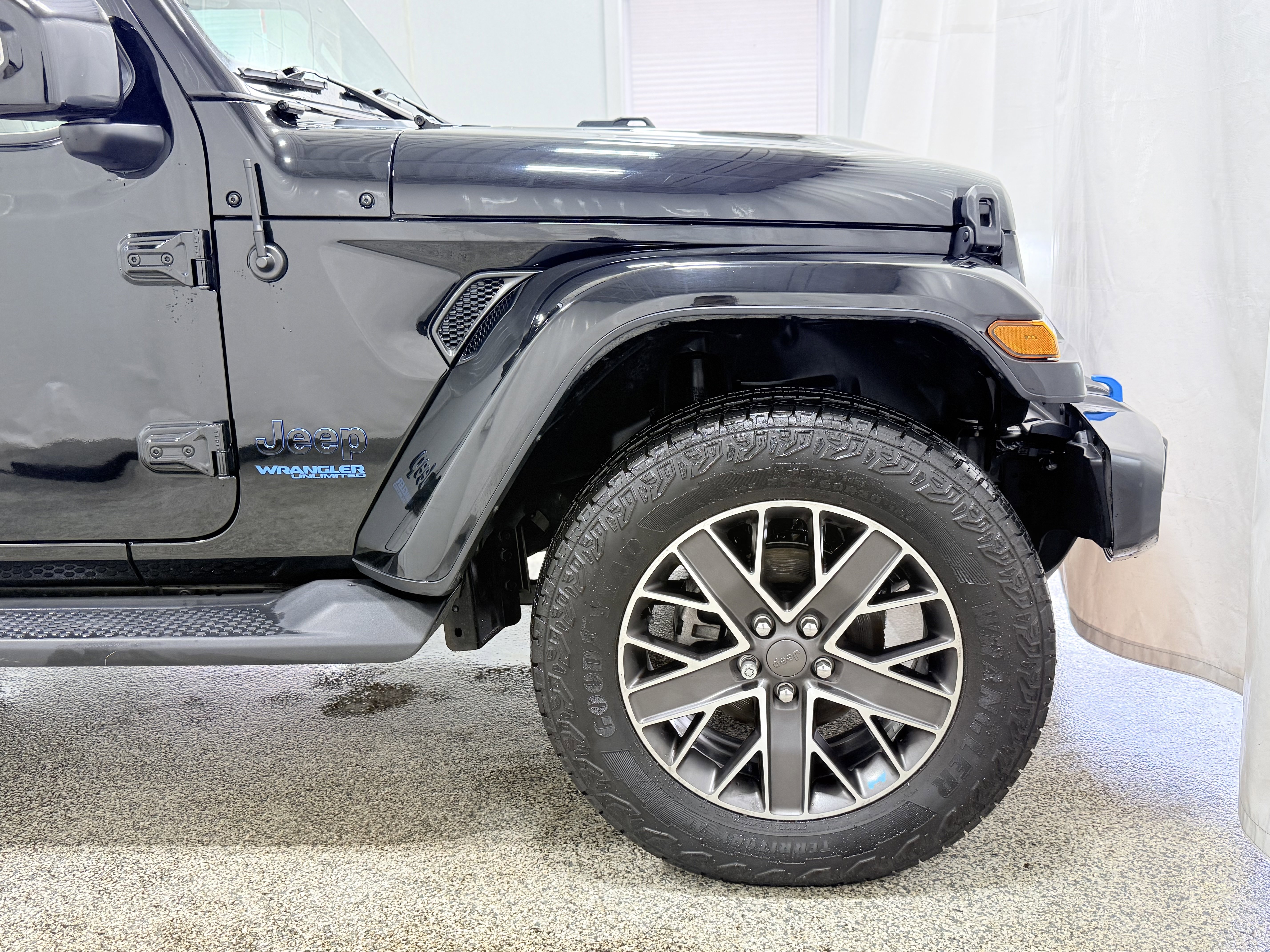 Used 2022 Jeep Wrangler Unlimited Sahara image 31