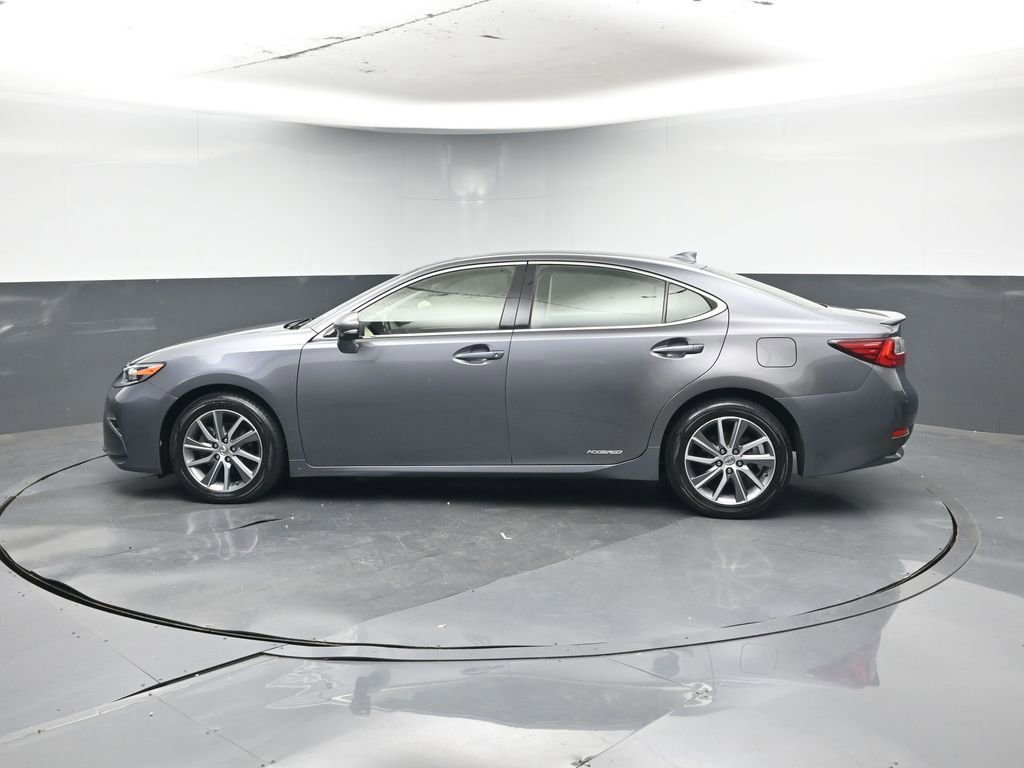 Used 2017 Lexus ES 300h image 2