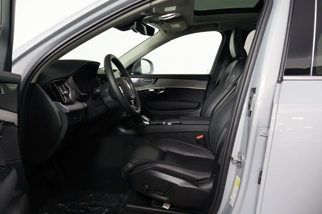 Used 2025 Volvo XC90 B6 Ultra image 10