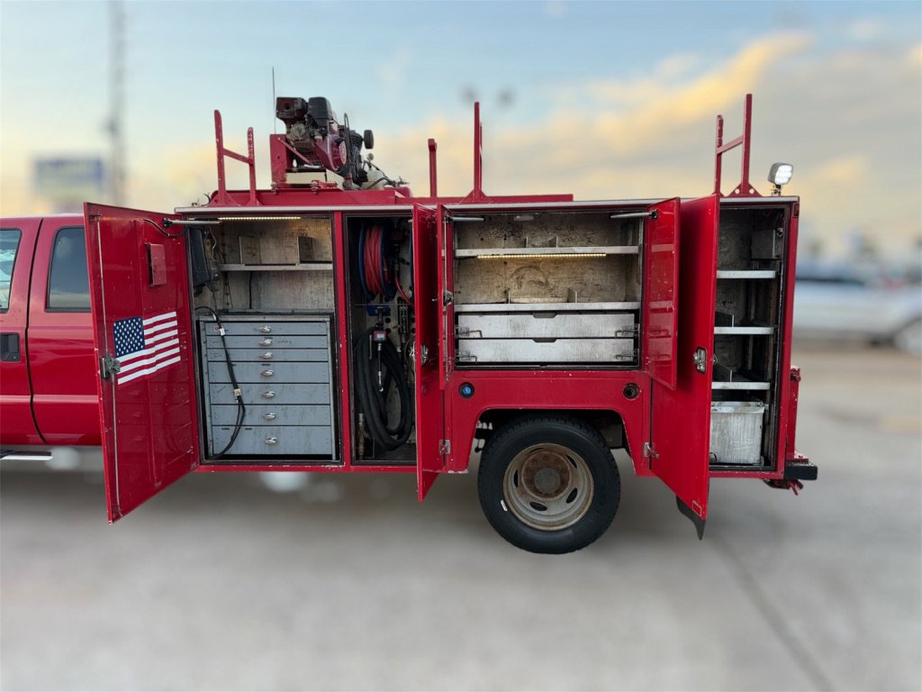 Used 2011 Ford F550 4x4 Crew Cab Super Duty w/ XLT Interior Pkg image 15