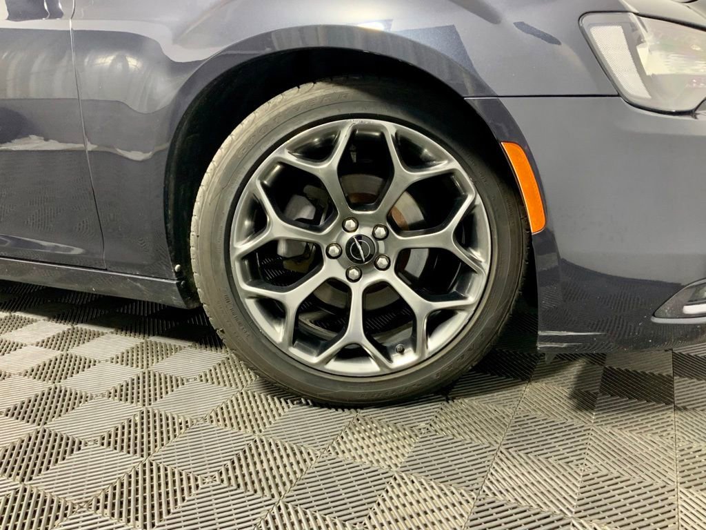 Used 2016 Chrysler 300 S RWD image 32