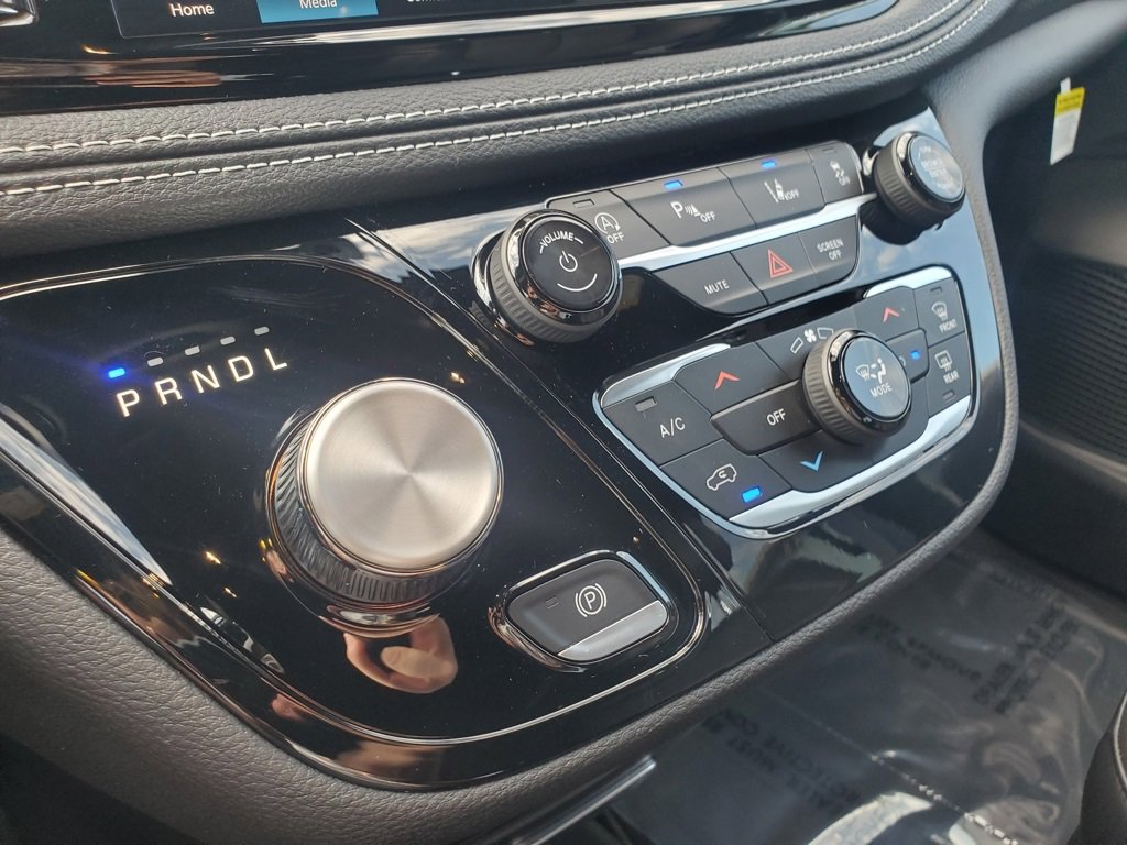 New 2026 Chrysler Pacifica Select image 34