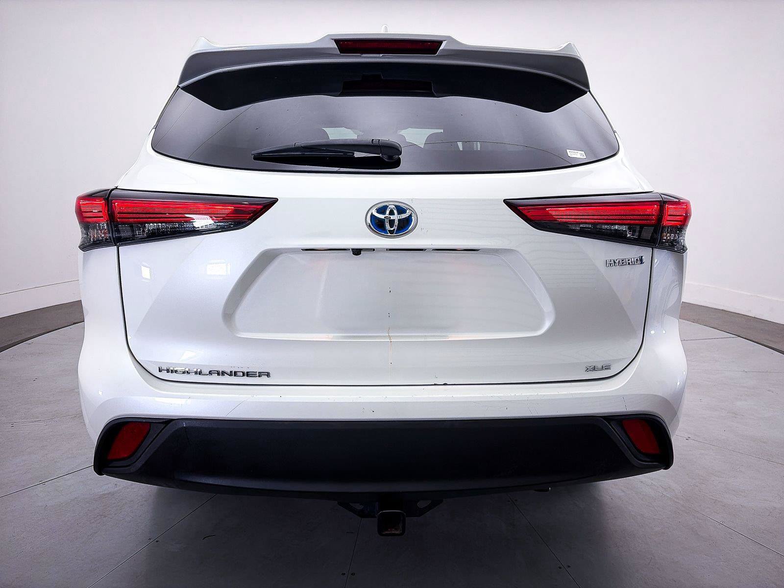 Used 2020 Toyota Highlander XLE AWD/4WD image 11
