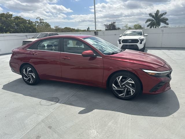 Used 2025 Hyundai Elantra SEL FWD image 21