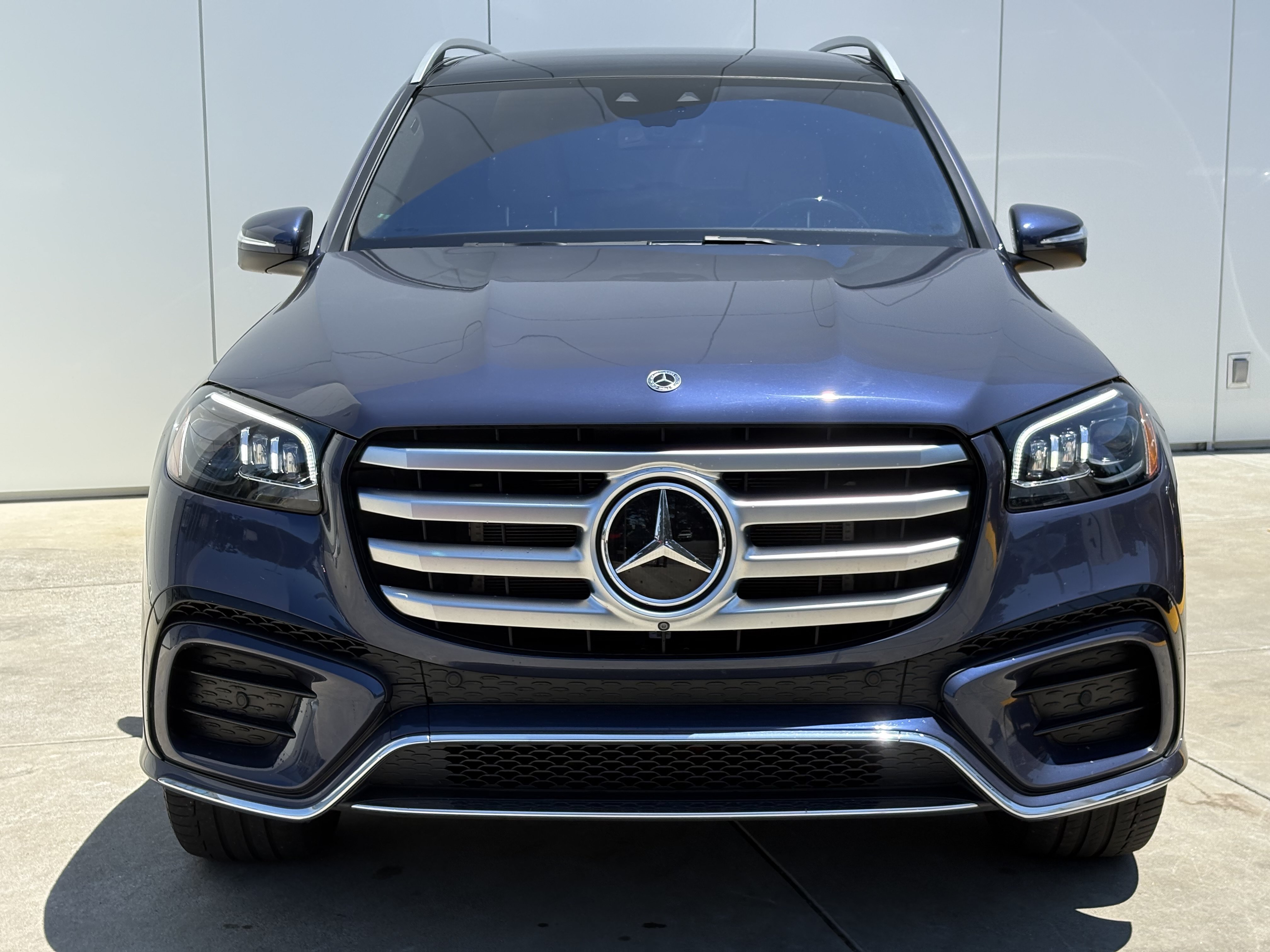 Used 2024 Mercedes-Benz GLS 580 4MATIC image 3