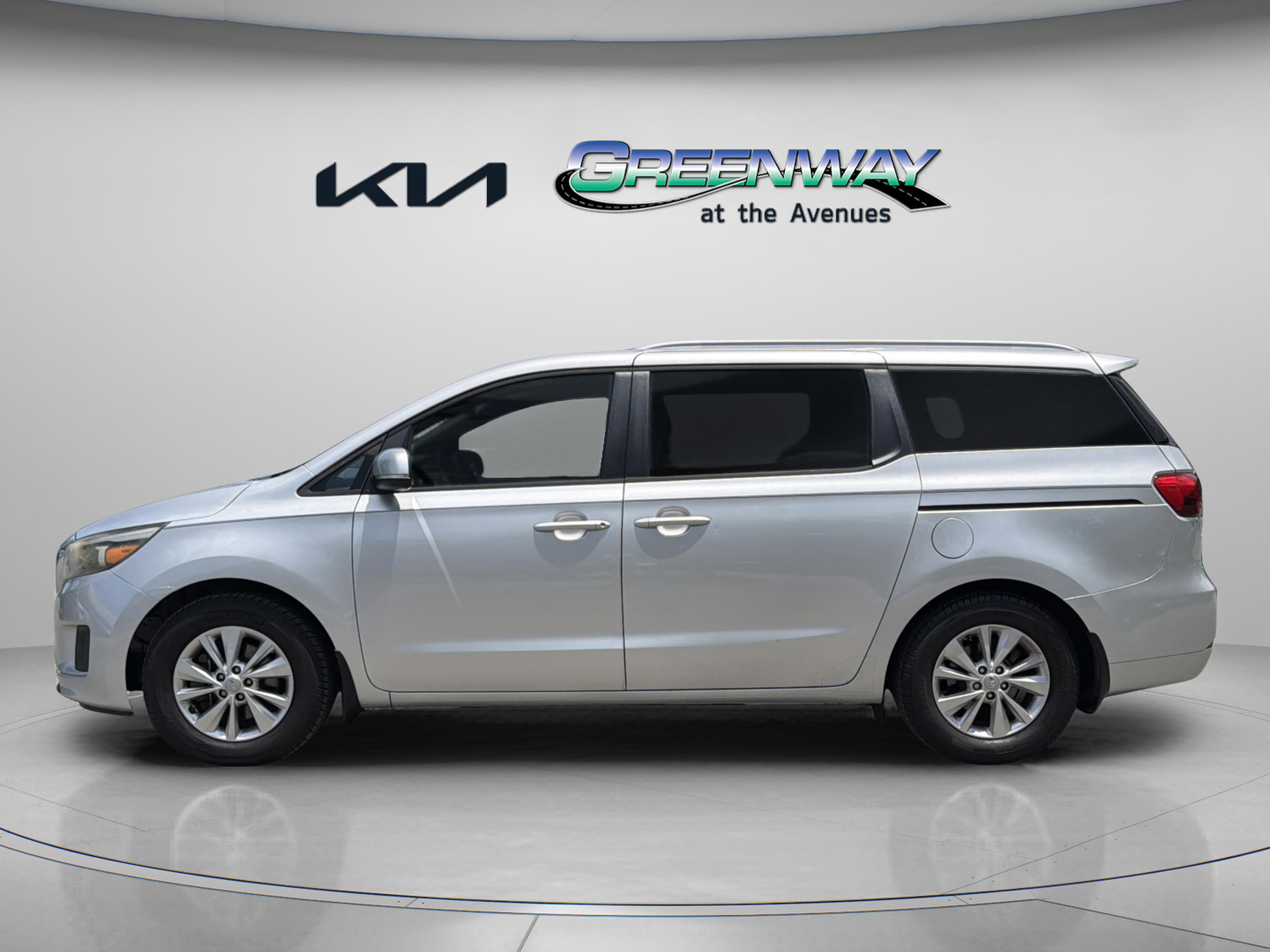 Used 2016 Kia Sedona LX w/ LX Convenience Package FWD image 4