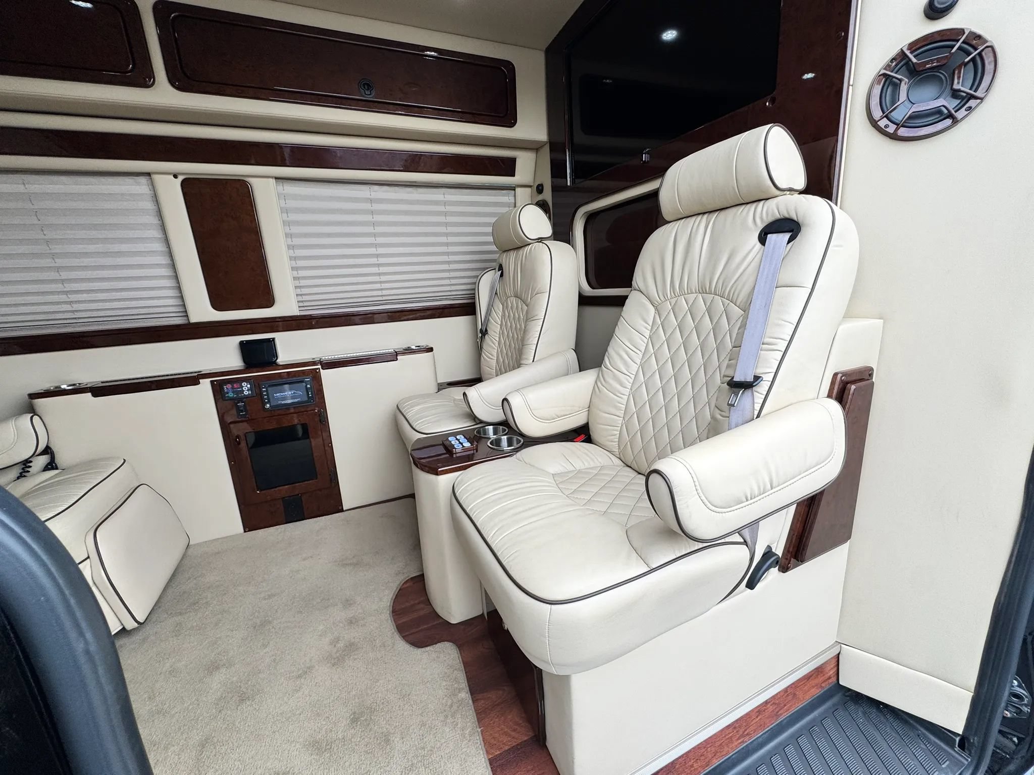 Used 2016 Mercedes-Benz Sprinter 2500 image 69