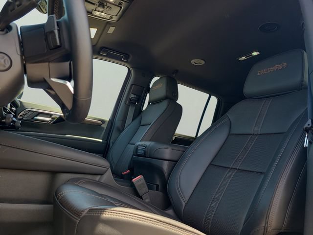 Used 2025 Chevrolet Suburban High Country AWD/4WD image 25