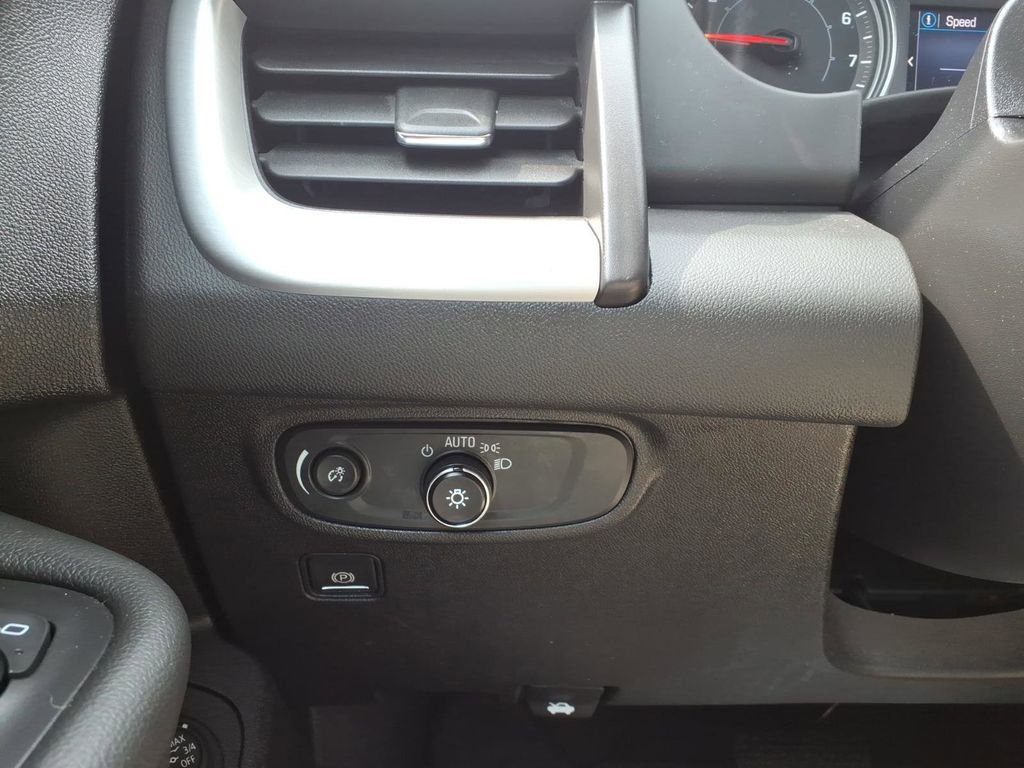 Used 2023 GMC Terrain SLE w/ Driver Convenience Package image 13