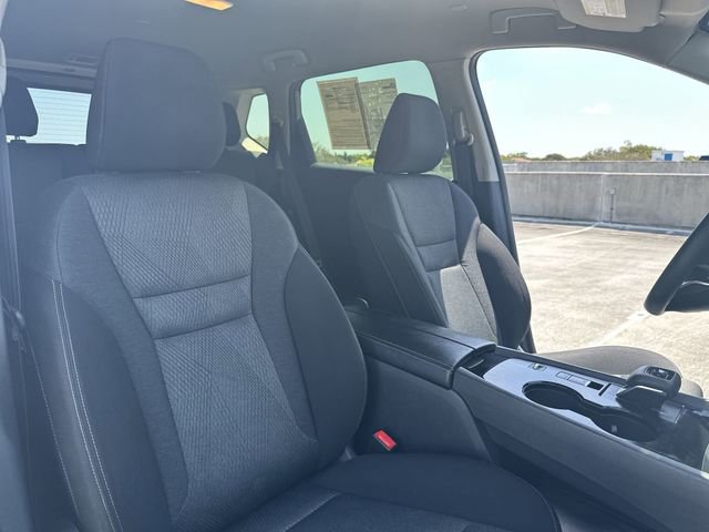 Used 2024 Nissan Rogue SV image 30