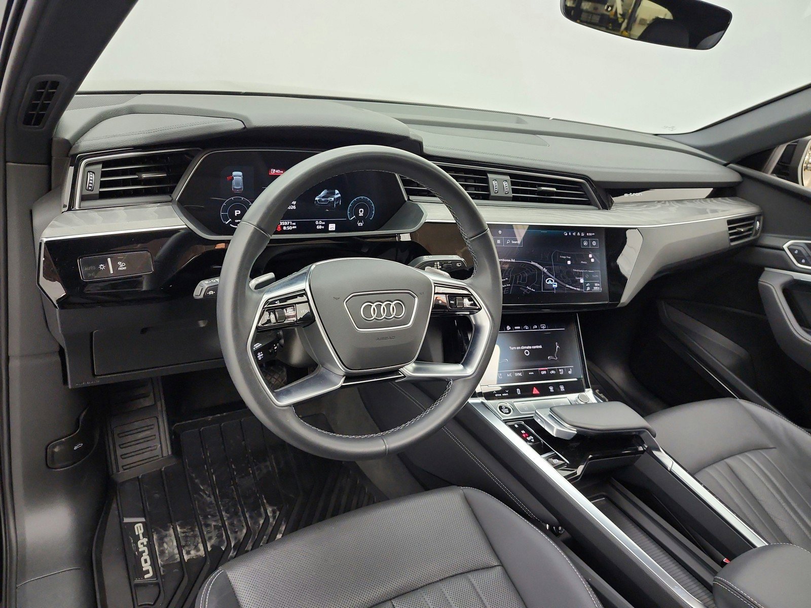Used 2023 Audi e-tron Premium Plus w/ Premium Plus Package AWD/4WD image 9