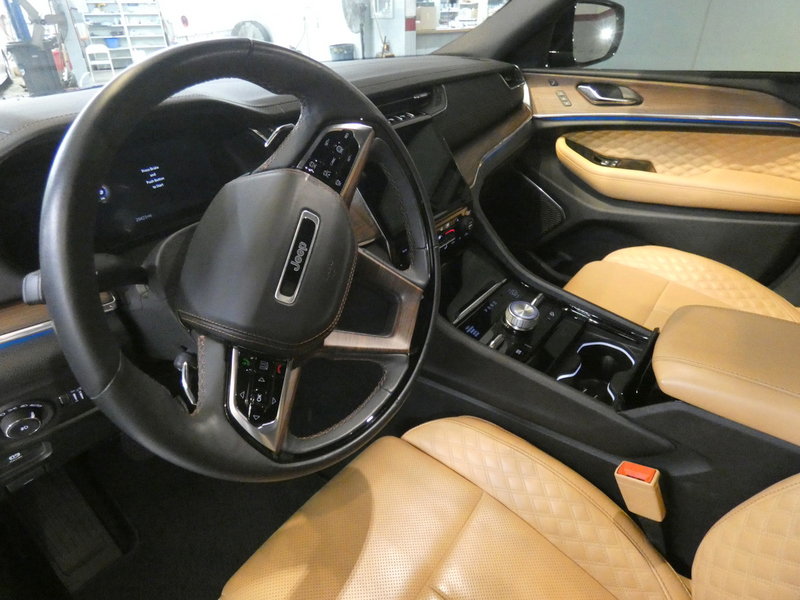 Used 2024 Jeep Grand Cherokee Summit w/ Luxury Tech Group V image 8